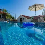 Vila Rustic In Gruda With Private Pool