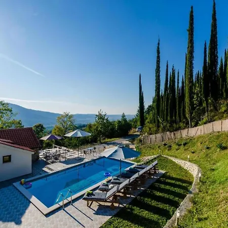 فيلة Rustic In Gruda With Private Pool *