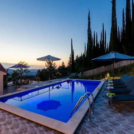Rustic In Gruda With Private Pool ヴィラ Vodovada