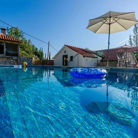 Βίλα Rustic In Gruda With Private Pool