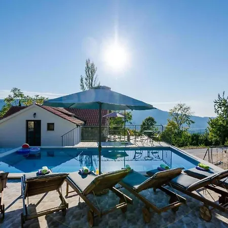 Βίλα Rustic In Gruda With Private Pool