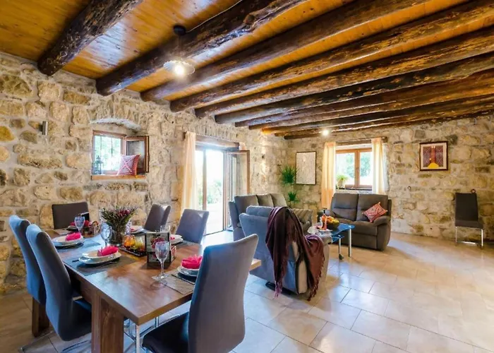 فيلة Rustic In Gruda With Private Pool