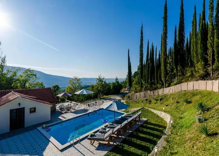 فيلة Rustic In Gruda With Private Pool *