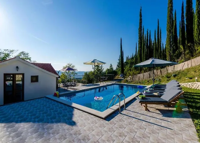 فيلة Rustic In Gruda With Private Pool